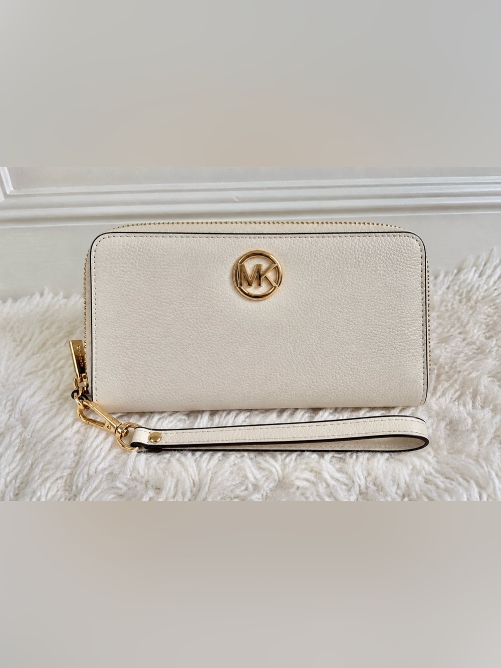 Michael Kors Fulton Large Pebbled Leather Zip-Around Wristlet Wallet -Cream EUC